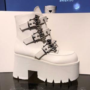 Demonia (Ashes-55 in White)